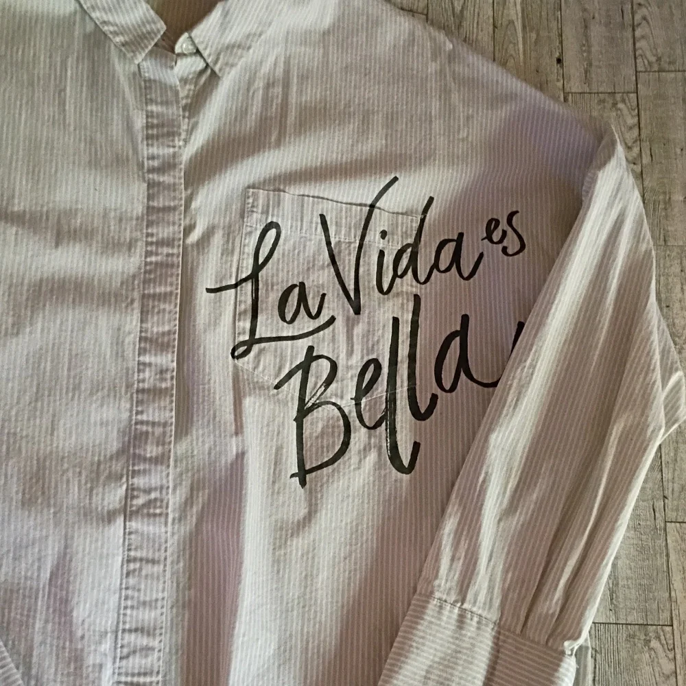 A New Day La Vida Es Bella Pinstripe Long Sleeve Button Down Top Size XXL EUC - Picture 2 of 8